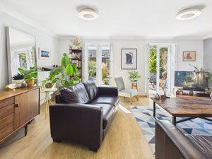 Sitting Room- click for photo gallery